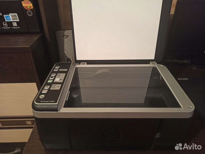 Цветной струйный принтер CB580A HP Deskjet
