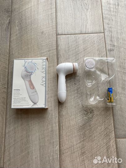 Щётка для глубокого очищения Mary Kay