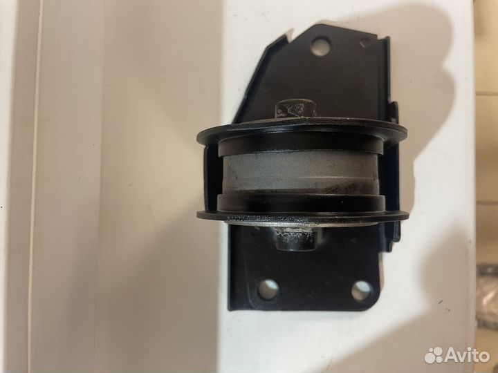Опора двигателя задняя mitsubishi Galant