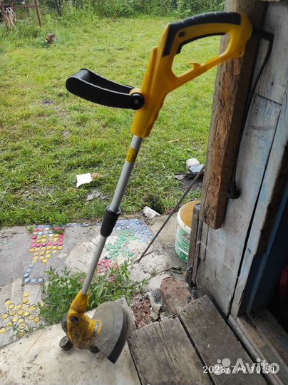 Электрический триммер садовый с леской