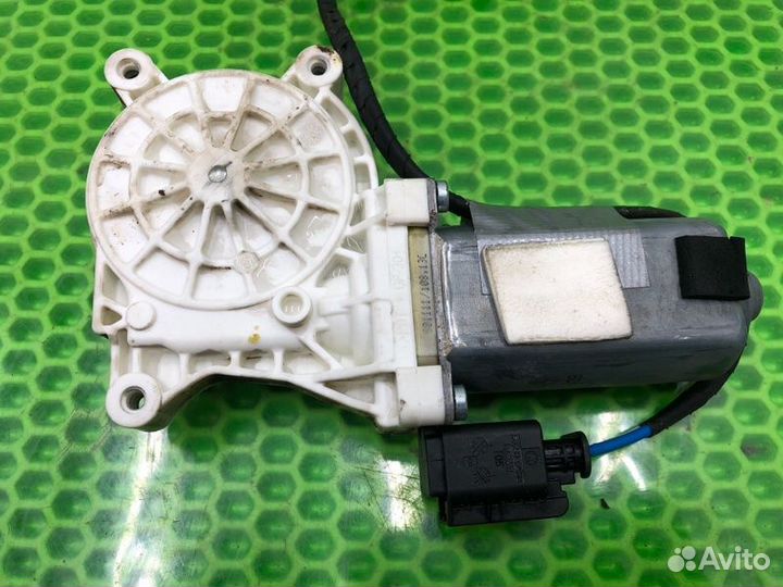 Мотор стеклоподъемника передний правый LADA Kalina