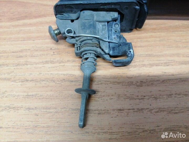 Ручка двери с личинкой передняя левая Volkswagen