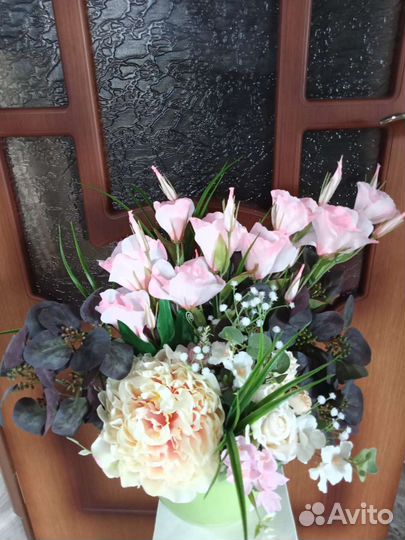 Композиция из цветов для декора