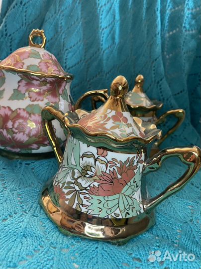 Заварочный чайник и 2 сахарницы