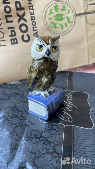 Статуэтка сова на книжке