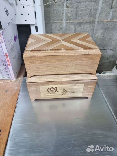 Деревянная шкатулка