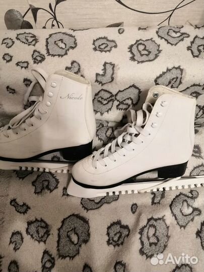 Коньки по льду