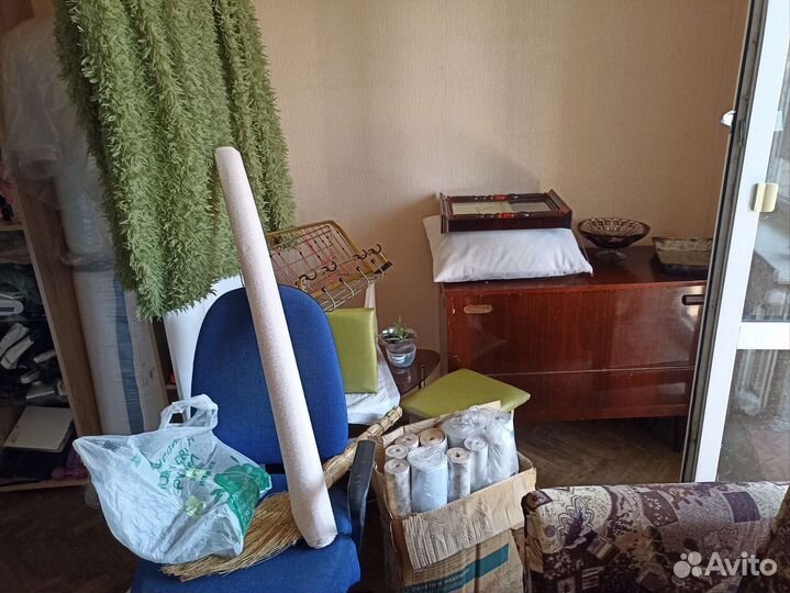 Вещи на фото - отдам за комнатные цветы