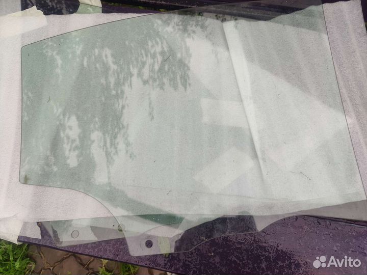 Стекло боковое Мазда 3 бк седан