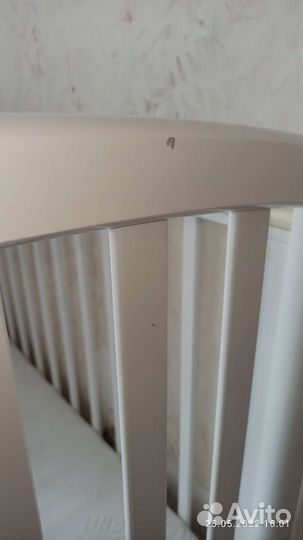 Детская кроватка с универсальным маятником