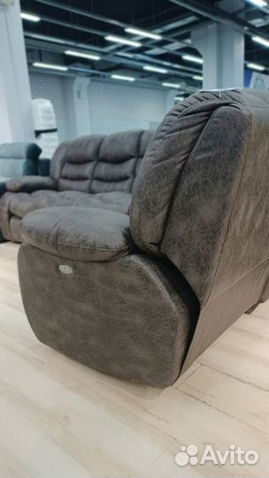 Угловой диван с реклайнером в наличии