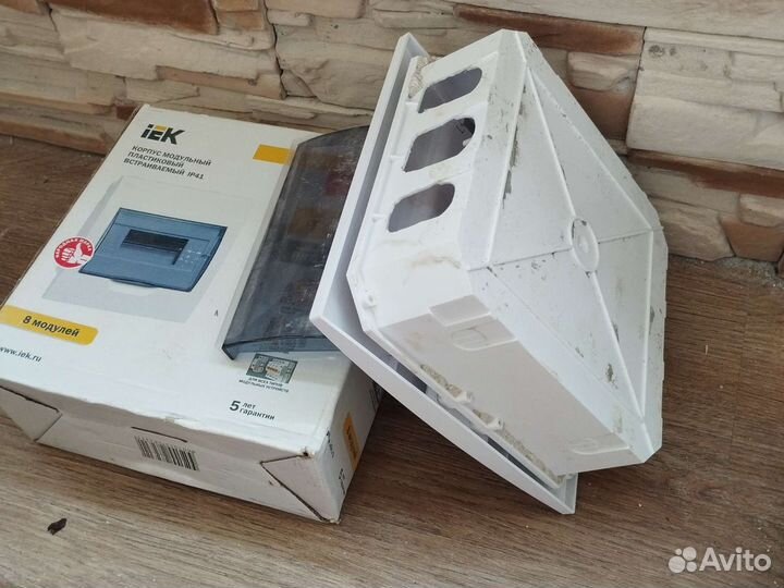 Экл. Коробка на 8 модулей