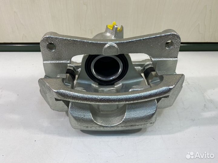 Суппорт тормозной TLC100 / LX470 задний правый