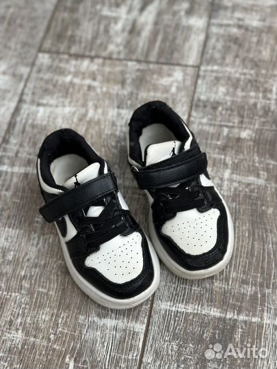 Кроссовки детские