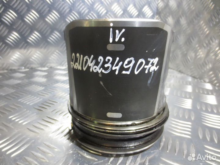 Поршень Iveco 504230647