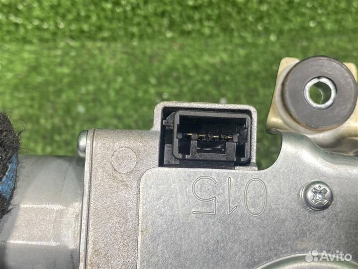 Моторчик стеклоочистителя задний Mitsubishi Paj