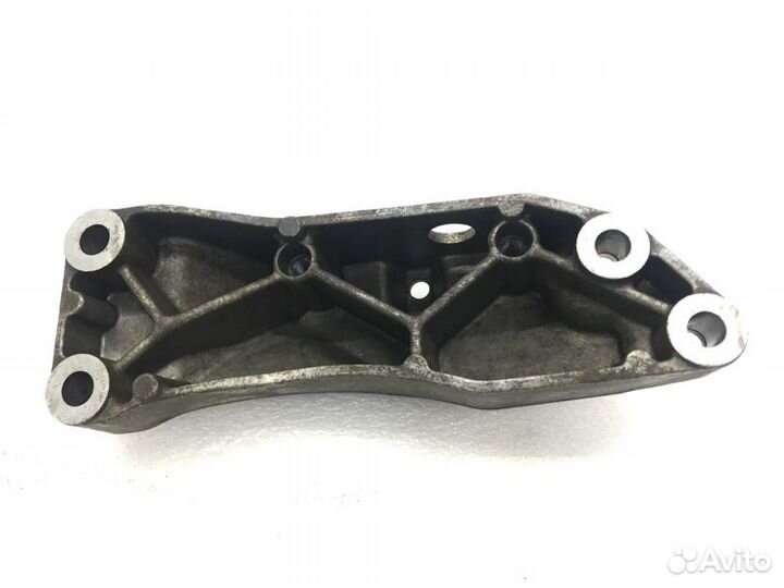 Кронштейн АКПП Skoda Octavia 1.6 cwva 2018