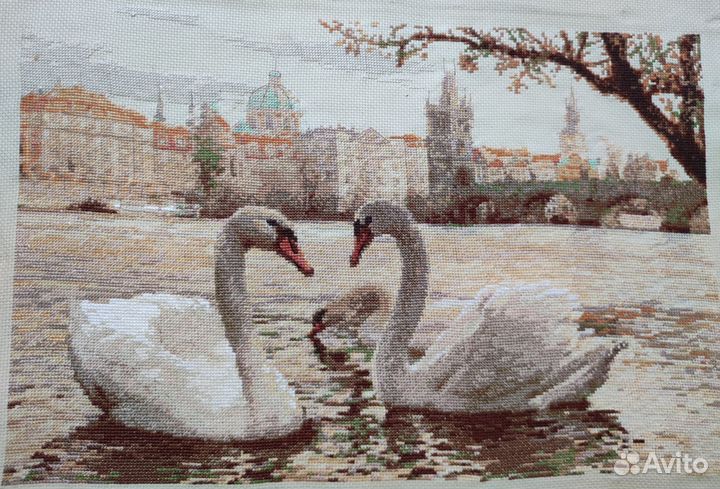 Картина вышитая крестом Лебеди. Прага