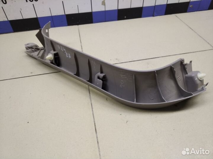 Обшивка двери багажника Pajero/Montero Sport (KH)