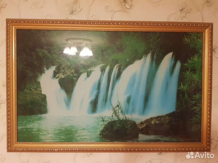 Картина, с эффектом падающего водопада со звуком