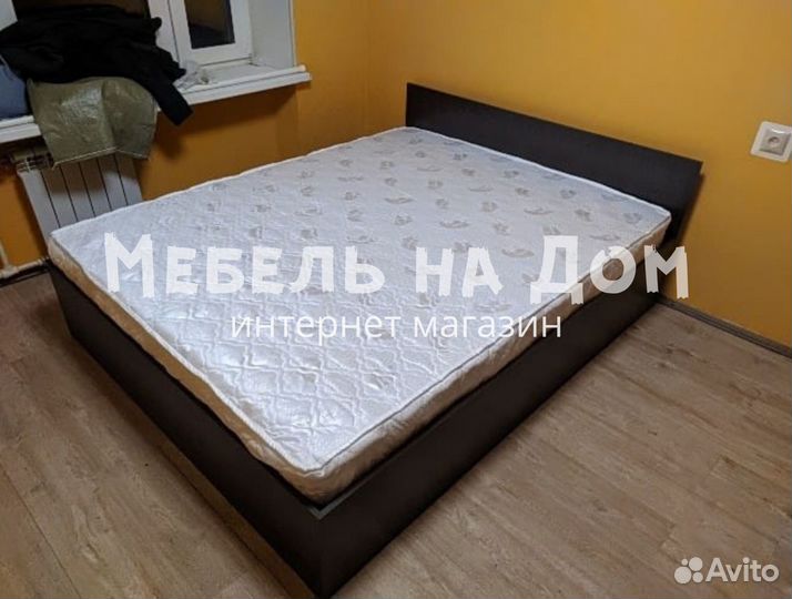 Кровать с матрасом