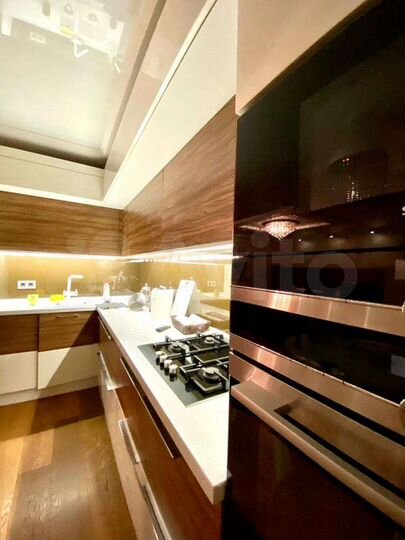 3-к. квартира, 108 м², 5/5 эт.