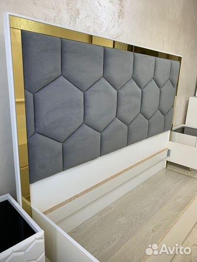 Спальный гарнитур