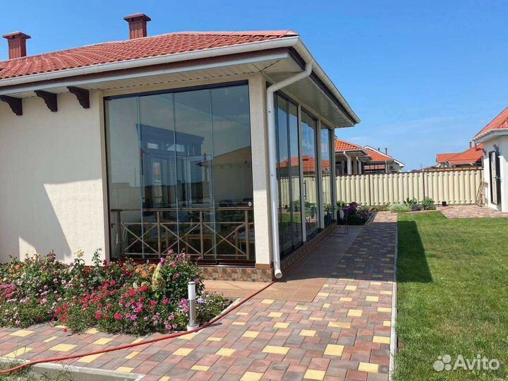 Безрамное остекление веранды