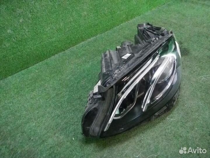 Фара левая Mercedes-Benz E-Class