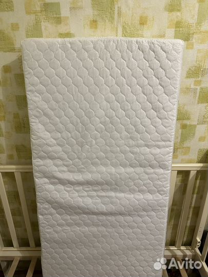 Детская кроватка с матрасом