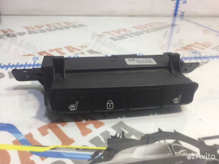 Киа Сиид Кнопка подогрева сидения