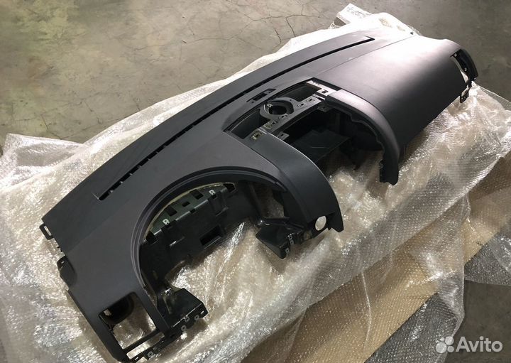 Панель приборов (торпеда) VW Touareg 02-10