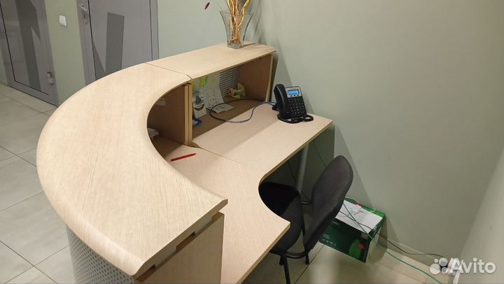 Стойка администратора для офиса