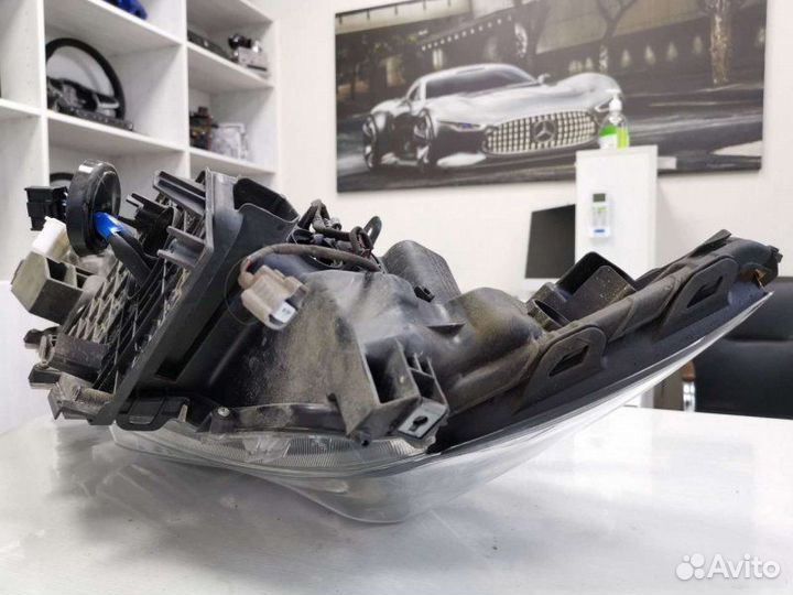 Фара правая LED Toyota Land Cruiser Prado 150 2020