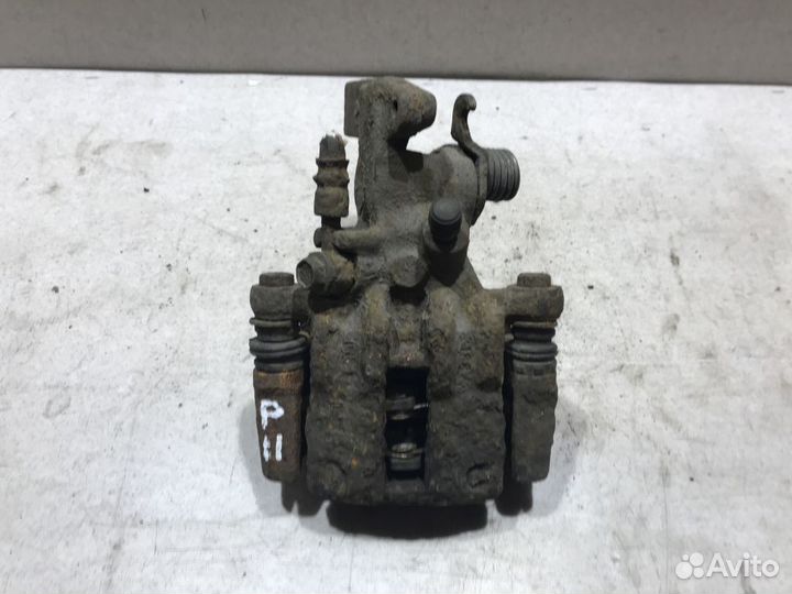 440018F800 Суппорт задний правый Nissan Primera 11