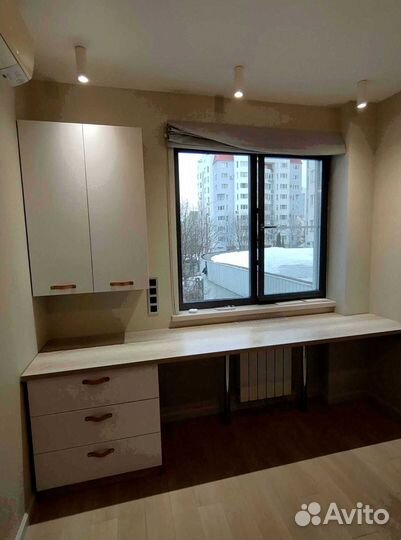 Рабочая зона в углу у окна