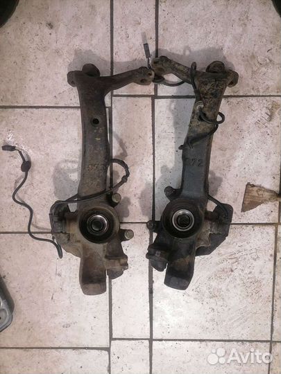 Кулак поворотный левый правый пассат Passat B5 1.8