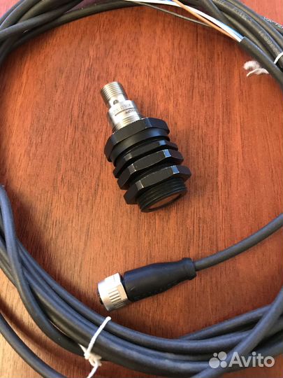 Индуктивный датчик Balluff BES02Y2