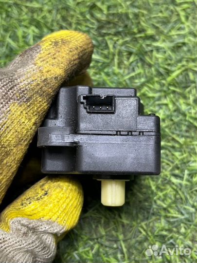 Моторчик заслонки печки Volvo S60 1.6 2011