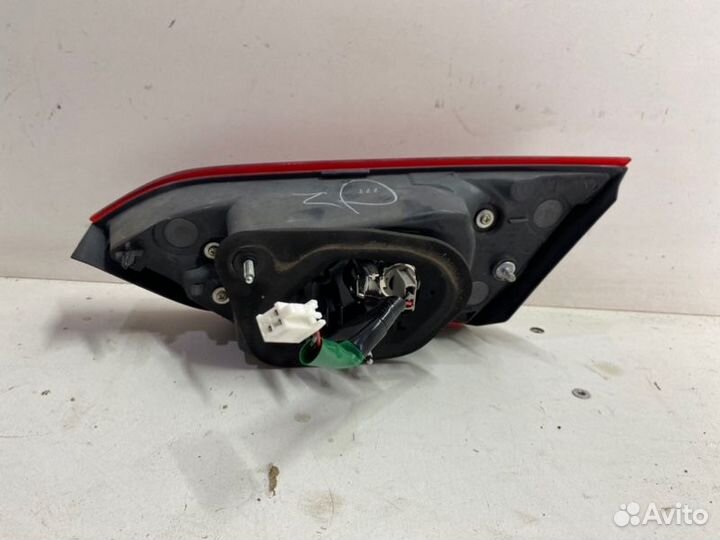 Фонарь внутренний задний левый Toyota Camry