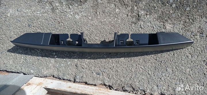 Накладка 5 ой двери Nissan AD. Expert 2006-2012