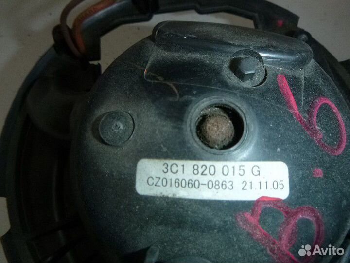 Моторчик печки Volkswagen passat B6 2005