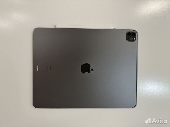 iPad pro 12.9 m1 256; pencil 2; magic keyboard