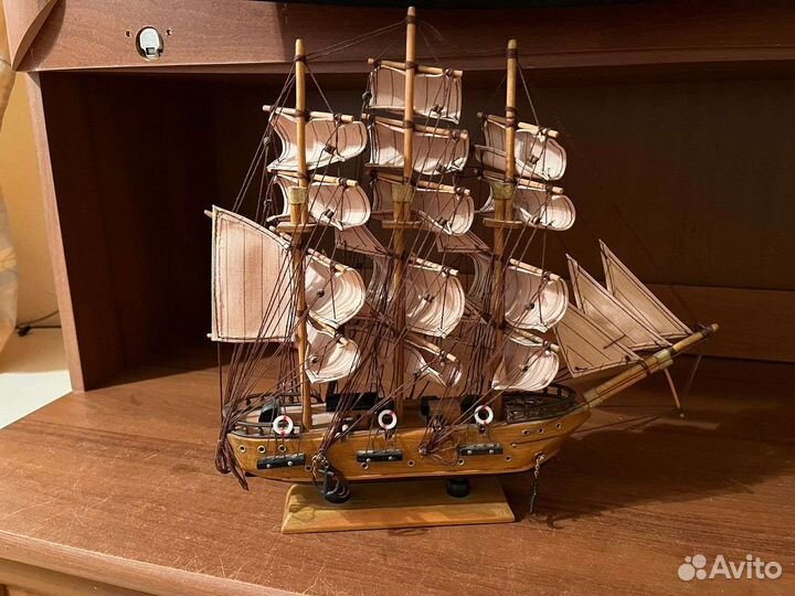 Модель корабля из дерева