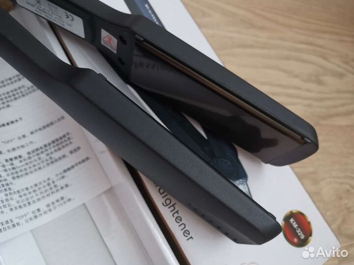 Выпрямитель для волос новый