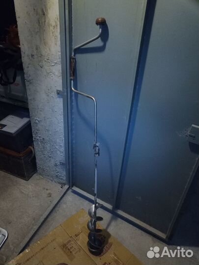 Ледобур и Ящик для зимней рыбалки алюминиевый