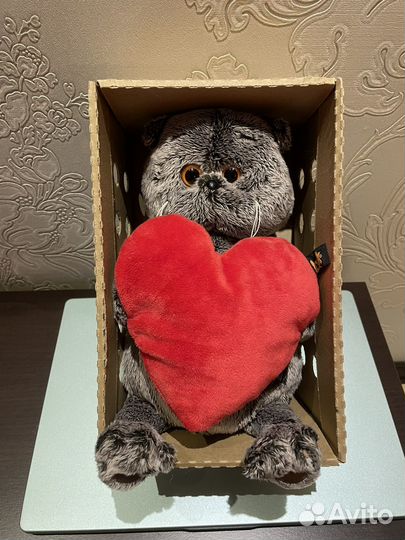 Кот Басик с сердечком 25 см