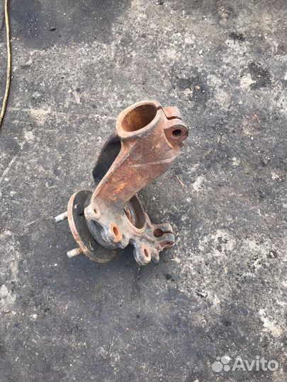 Кулак поворотный правый Ford Focus, III