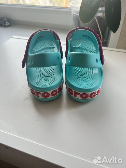 Сандалии crocs j2