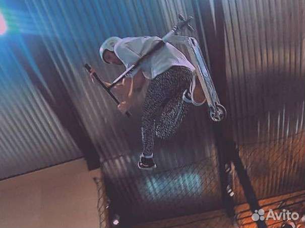 Тренер по трюковому самокату